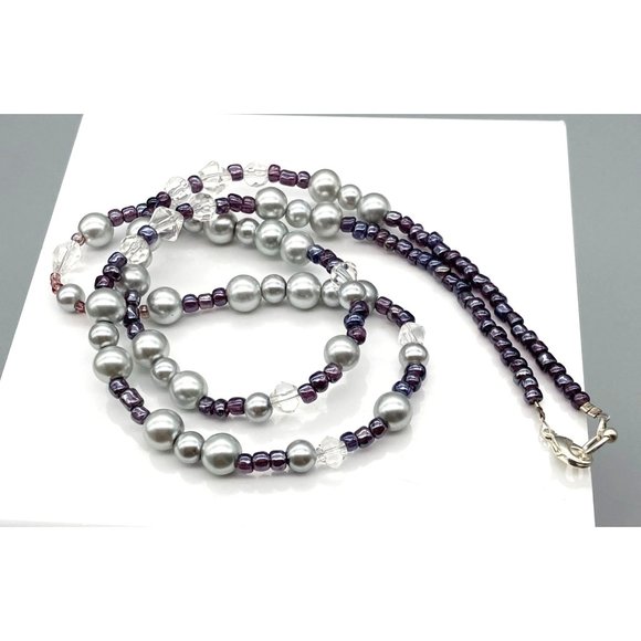 Vintage Grey and Purple Classy Necklace, Soft Gray Faux Pearls and Faceted - Picture 4 of 4